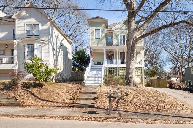 Gorgeous 4bd/4ba Three Level Home w/ 2-Car... - Gorgeous 4bd/4ba Three Level Home w/ 2-Car...