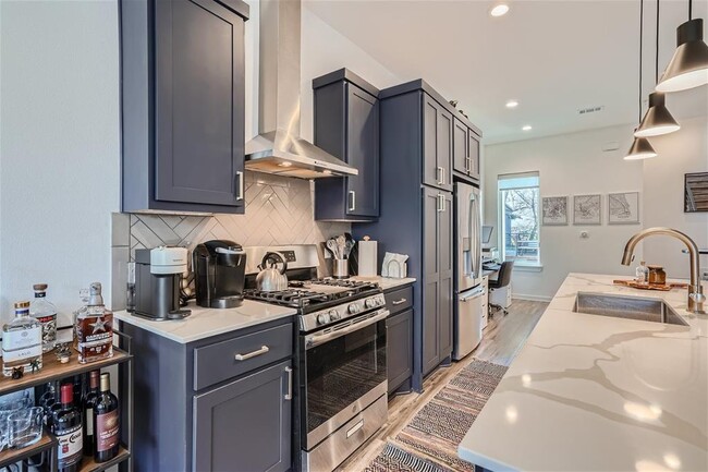 Photo - 2804 S 1st St Unit 1106