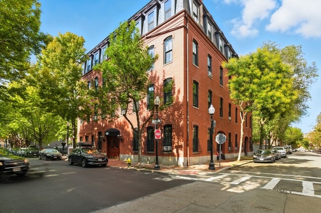 Building Photo - 30 E Concord St Unit 11