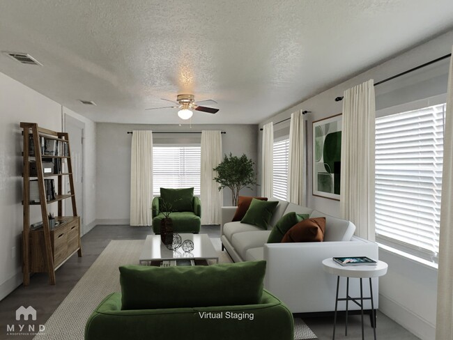 Photo - 320 N Main St