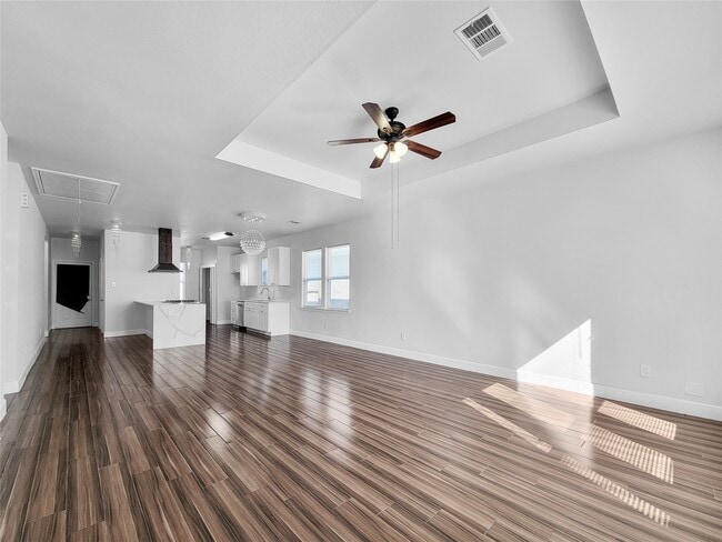 Photo - 8135 Chateau St