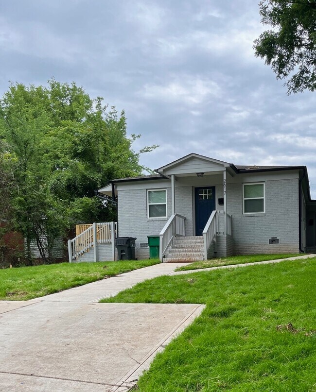 Photo - 2617 Dundeen St