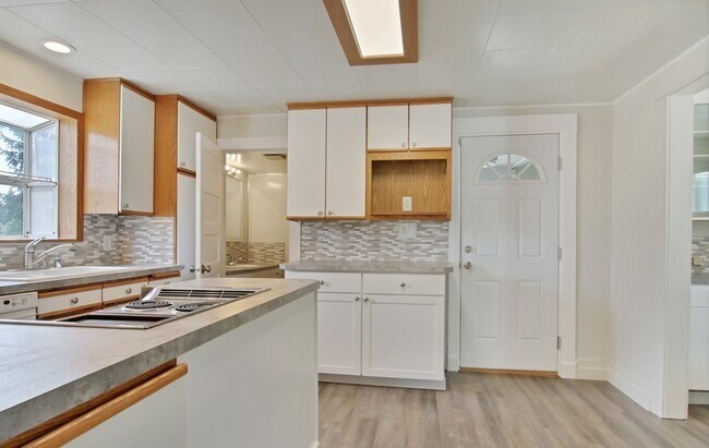 Photo - 1106 E 50th St