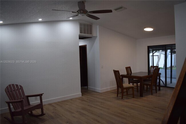 Photo - 17113 Russell Ave