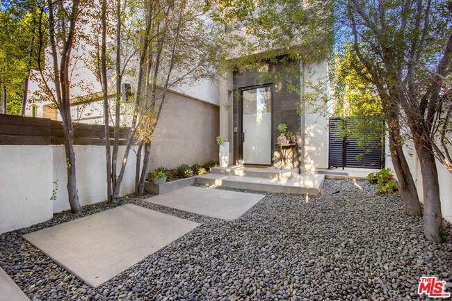 Photo - 454 N Sweetzer Ave