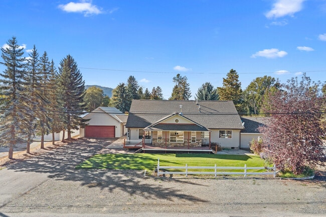 Building Photo - 1005 N 3rd St E