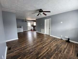 Photo - 573 Somerset Ln