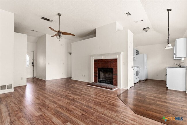 Photo - 2702 Hemlock Dr