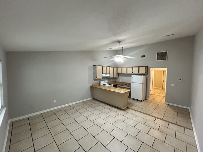 Photo - Perfect 1 Bedroom 1 Bathroom With Fenced In Backyard!