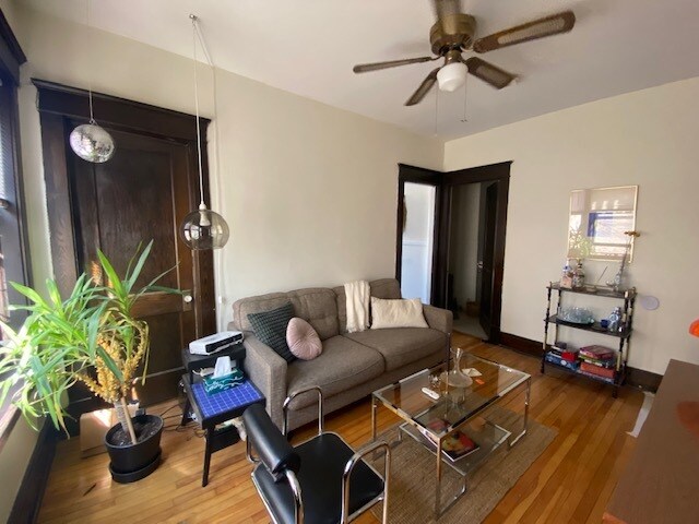 Photo - 1941 Aldrich Ave S Apartamentos