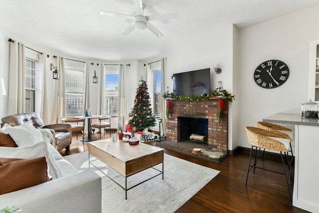 Photo - 411 Marlborough St Unidad 9