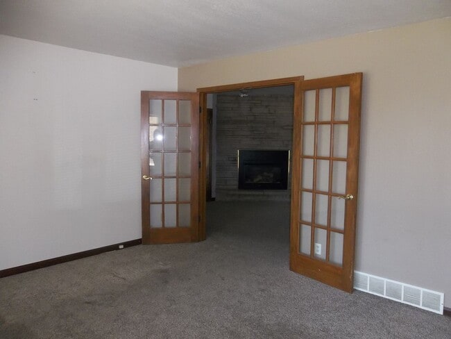 Photo - Spacious 3 Bed, 2 Bath Ranch Home with Sunroom and 2-Car Garage