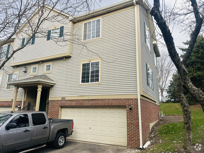 Building Photo - 211 Monarch Dr Rental