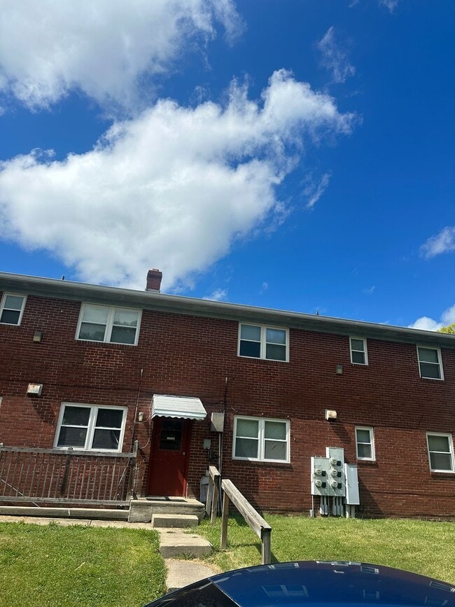 Building Photo - 5907 Staughton Dr Unit 5907 Staughton Dr #3