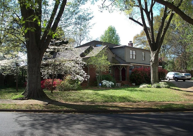 Building Photo - 3810 Kenwood Ave