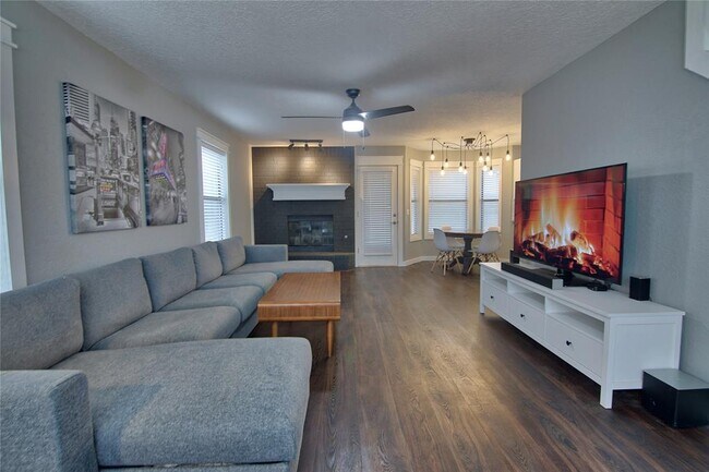 Photo - 2924 Canyon Oaks Ct