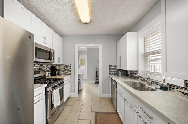 Photo - 1633 Castle Ct