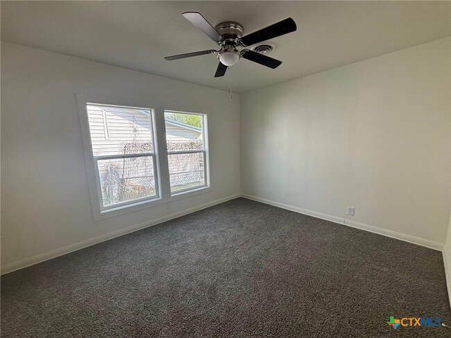 Photo - 2111 E Red River St