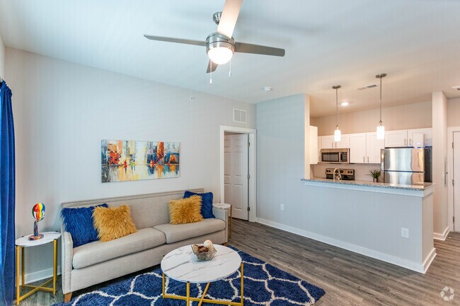 2BR, 2BA - 910SF