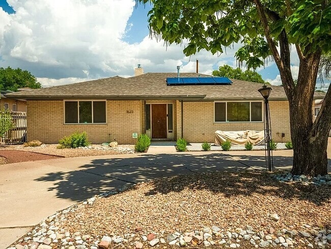 Building Photo - 1623 San Patricio Ave SW Rental