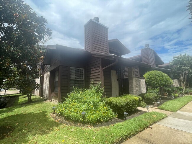 Building Photo - 2611 Grants Lake Blvd Unit 208 Rental