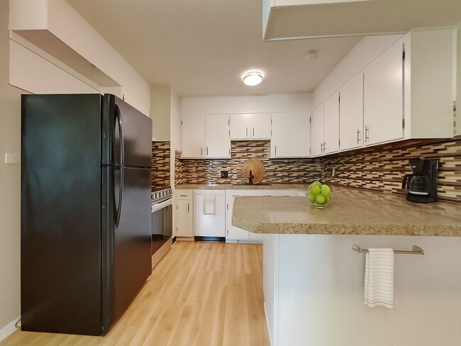 Photo - Charming 3-Bedroom Home with Sunroom, Fireplace & Garage in Kansas City, MO!