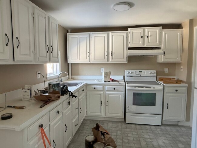 Building Photo - 36 Davis St Unit 3