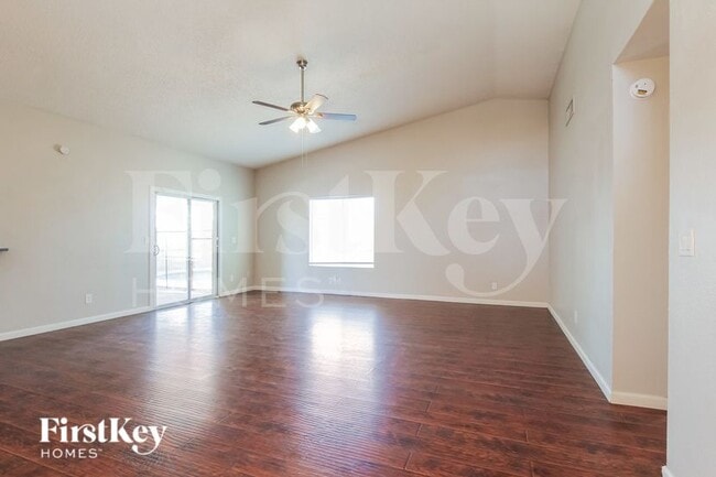 Photo - 515 E Renee Dr