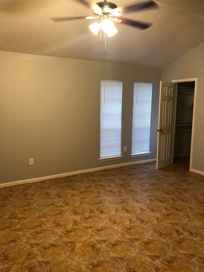 Photo - 10510 Kiber Dr