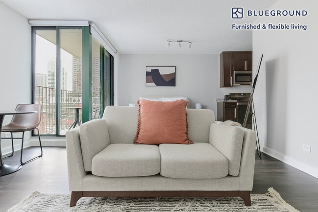 Photo - 77 W Huron St Unidad FL8-ID1380