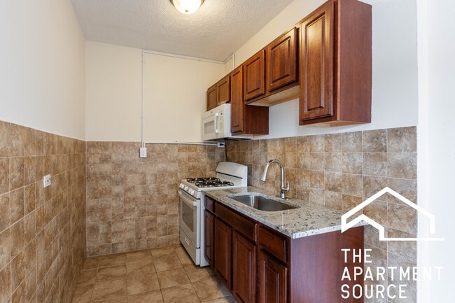 Building Photo - 2712 N Milwaukee Ave Unit 212