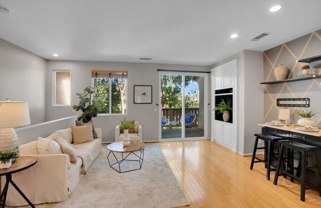 Building Photo - 6068 Paseo Salinero Unit 45