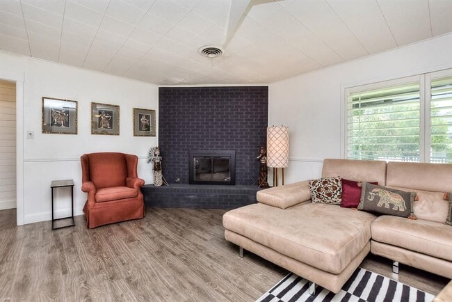 Photo - 1407 E 19th St