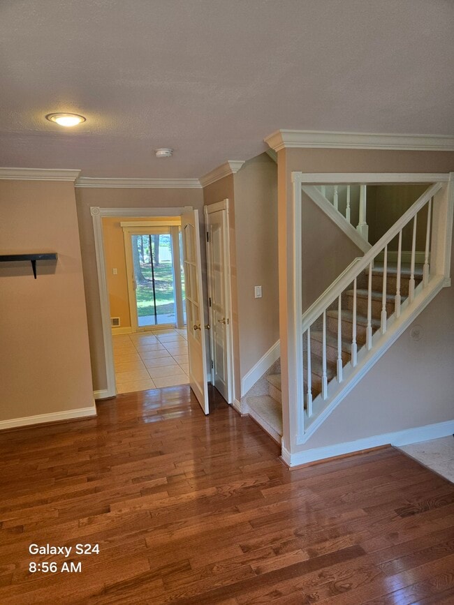 Photo - 19 Dallenbach Ln