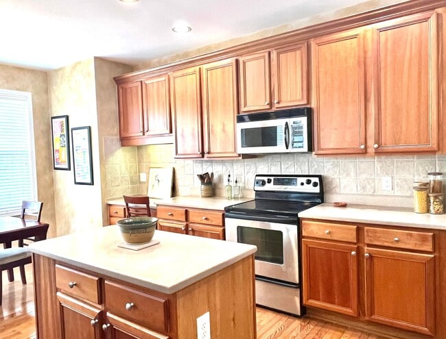 Photo - 1105 Goldenview Ct