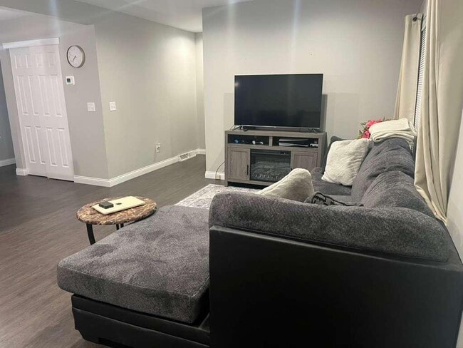 Photo - 1550 Frebis Ave