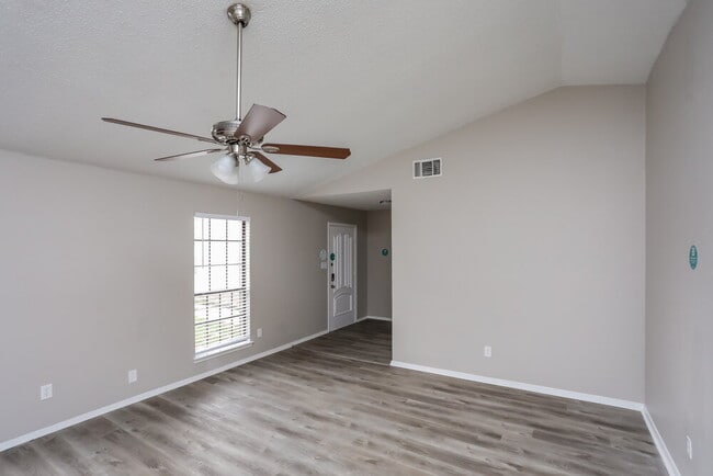 Photo - 2410 Bentley Dr