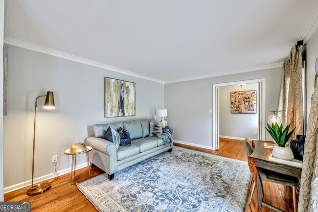 801 Mockingbird Ln