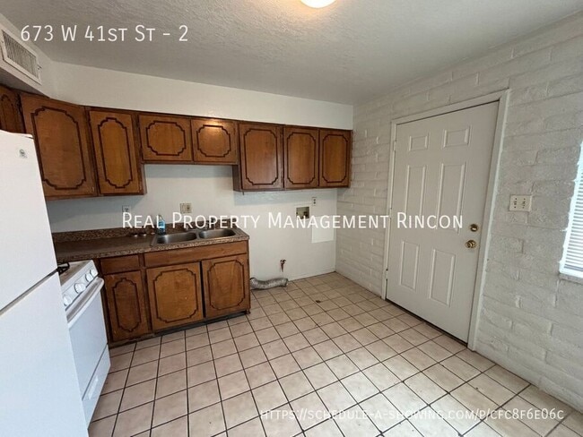 Photo - 673 W 41st St Unit 2