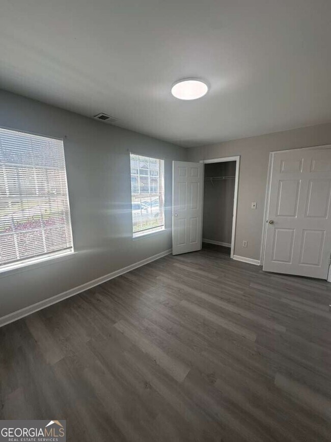Photo - 400 Stonehaven Cir