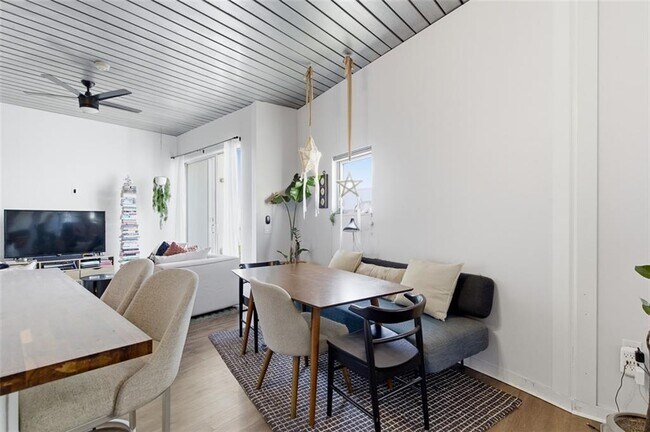 Photo - 620 Glen Iris Dr NE Unidad 523