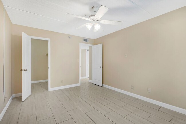 1120 84th Ave N Unit A