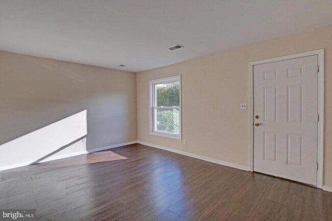 Photo - 90 Village Dr