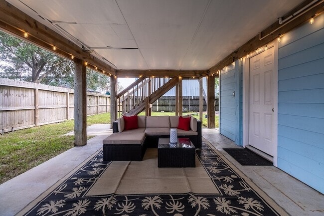 Photo - 120 W 8th St