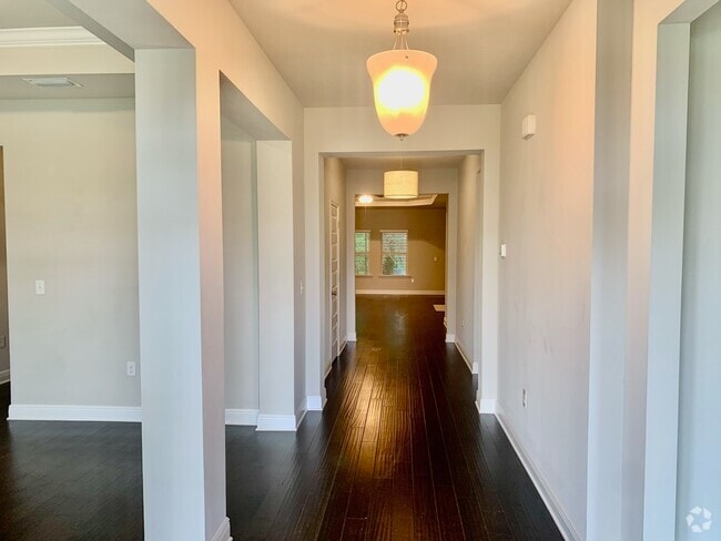 Building Photo - 9040 Lakeview Dr Rental