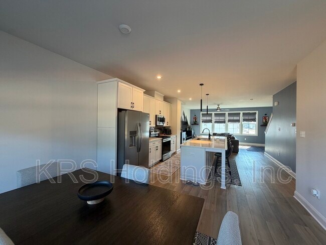 Photo - 2027 Melbourne St