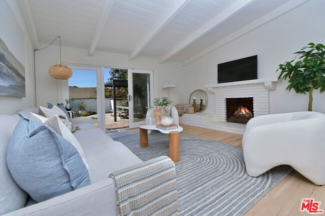 Photo - 12614 Morrison St