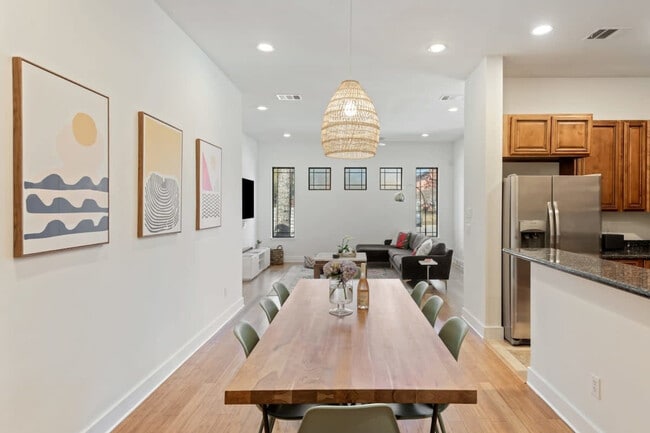 Photo - 1803 E 18th St Unidad ID1254576P