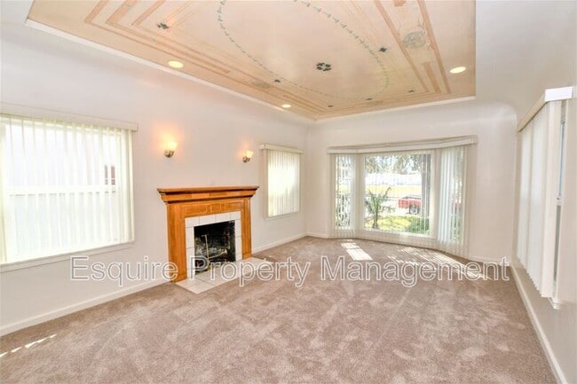 Photo - 225 Deodar Ave