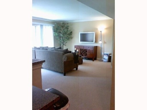 Photo - RB Luxury 2 Br Townhome 2 car spots Laundry $3190 TEXT 760-715-5861